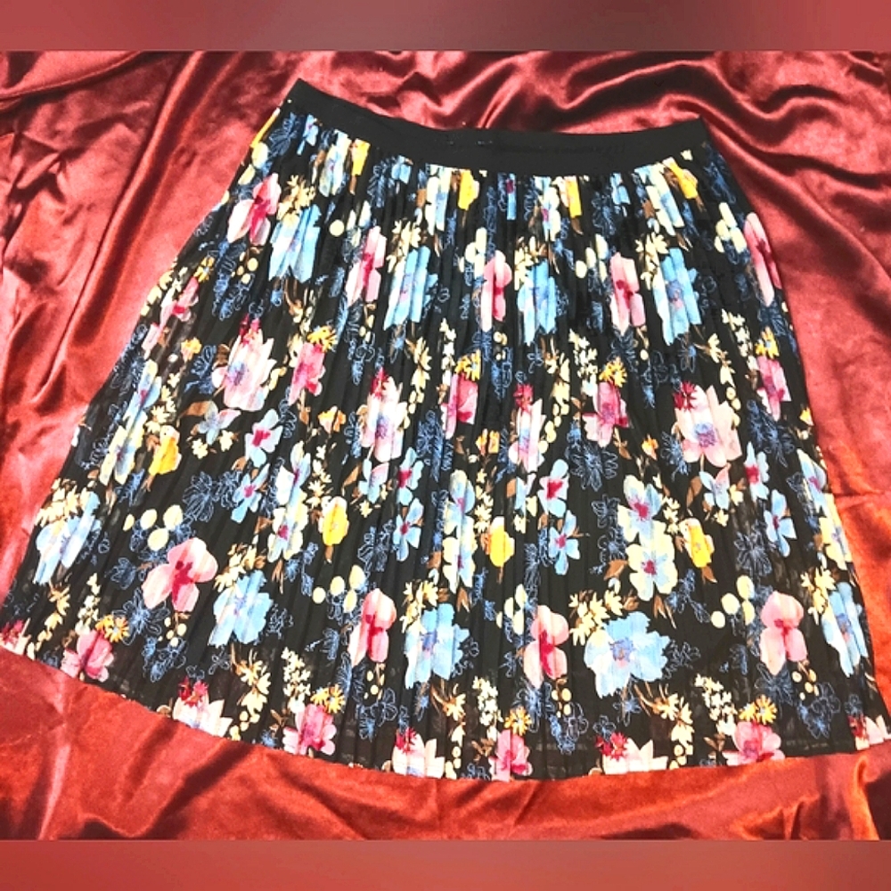 New w/ Tags Mid-Length Ava & Viv Floral Pattern Skirt